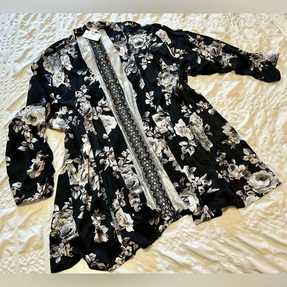 🖤MAURICE’S Black & White Floral Cardigan 3X NWT - Picture 3 of 12